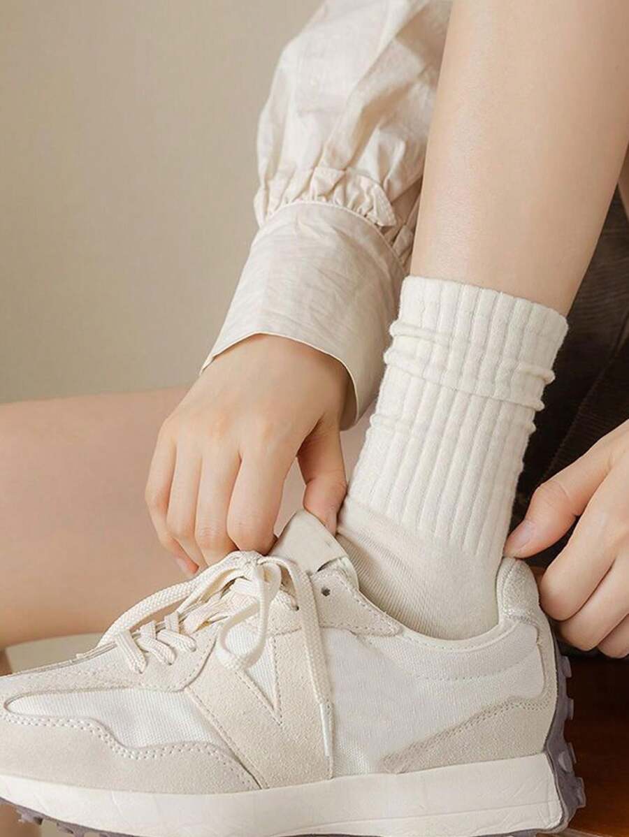 Women's Crew Socks with Ruffled Edge and Ribbed Texture