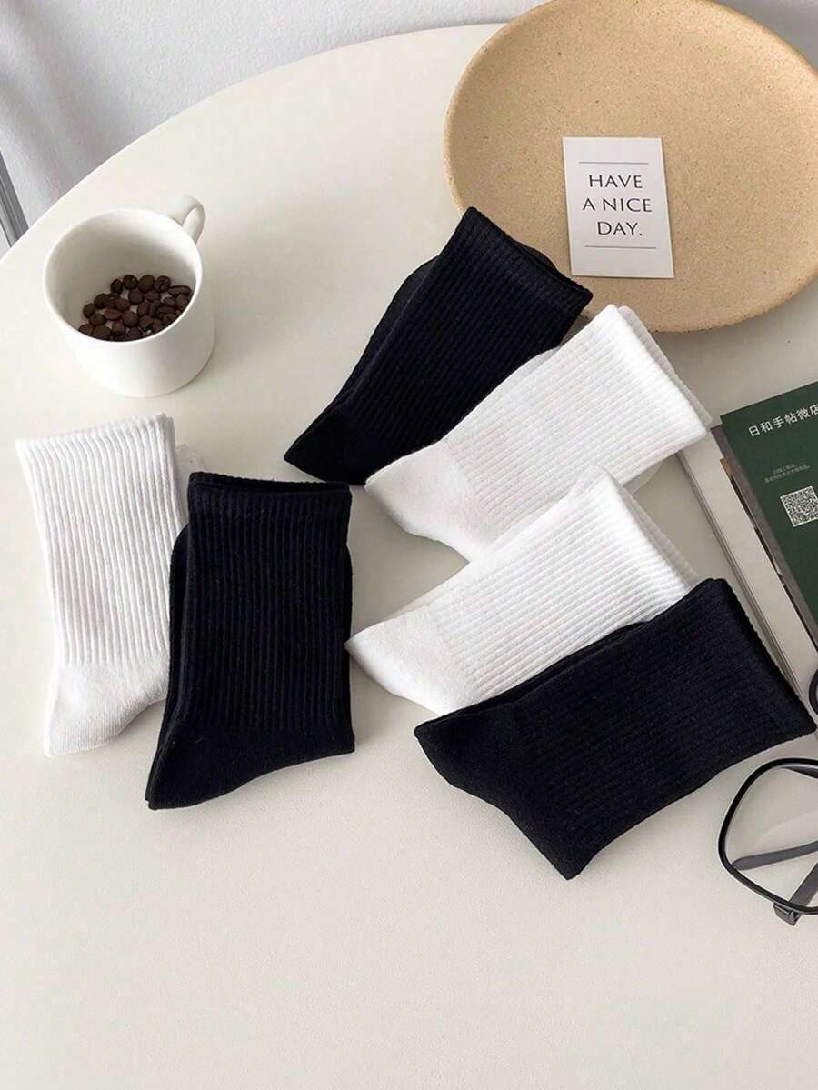 Women's Crew Socks with Ruffled Edge and Ribbed Texture