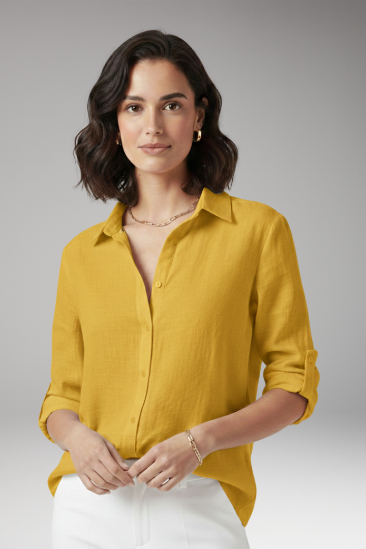 Women's Blouse with Pointed Collar and Button Closure