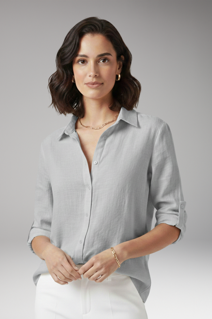 Women's Blouse with Pointed Collar and Button Closure