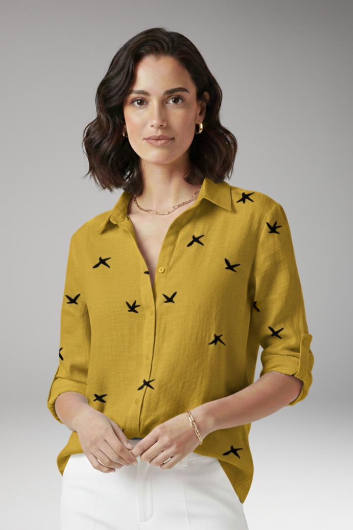 Women's Blouse with Pointed Collar and Button Closure
