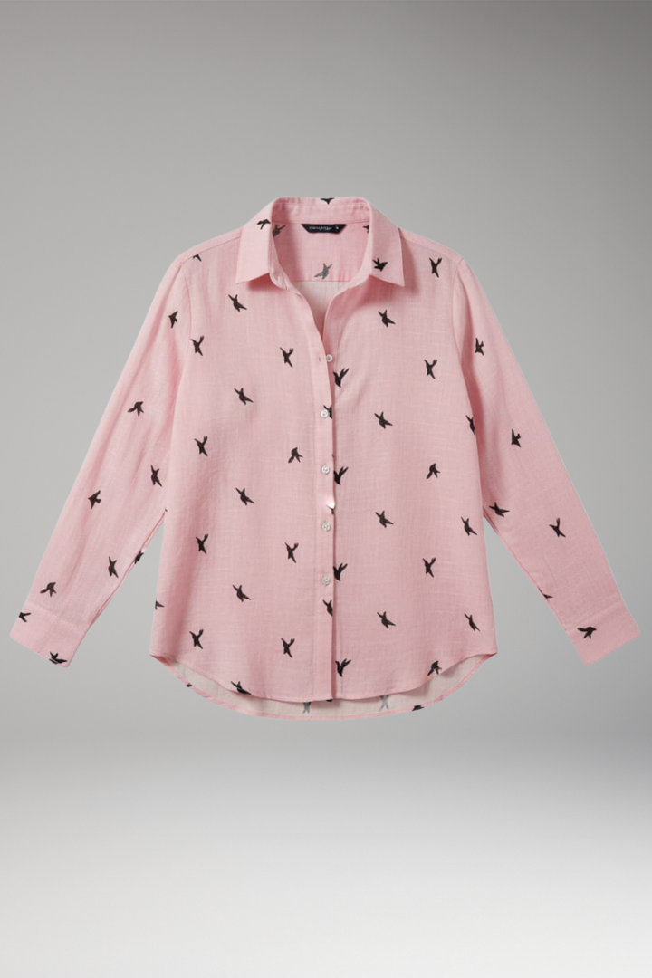 Women's Blouse with Pointed Collar and Button Closure