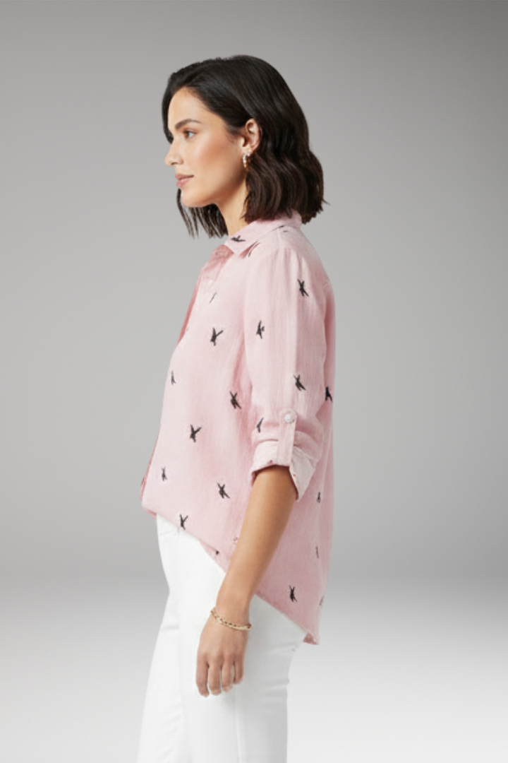 Women's Blouse with Pointed Collar and Button Closure