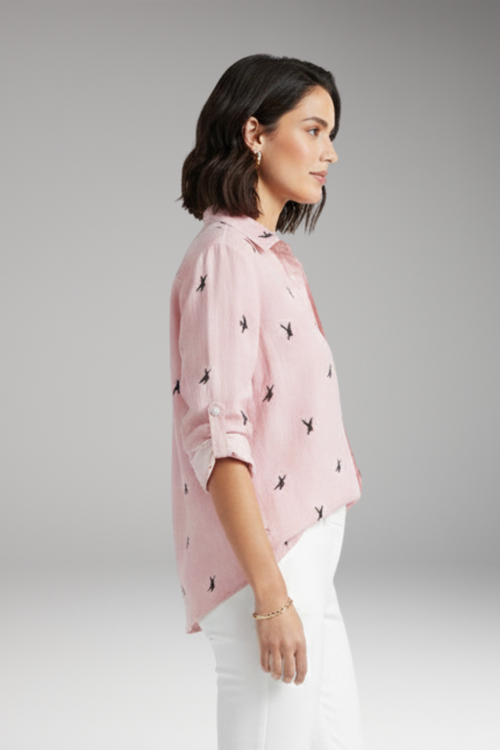 Women's Blouse with Pointed Collar and Button Closure