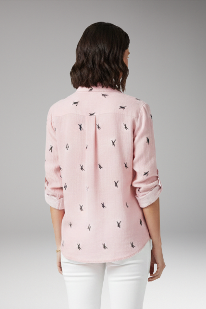 Women's Blouse with Pointed Collar and Button Closure